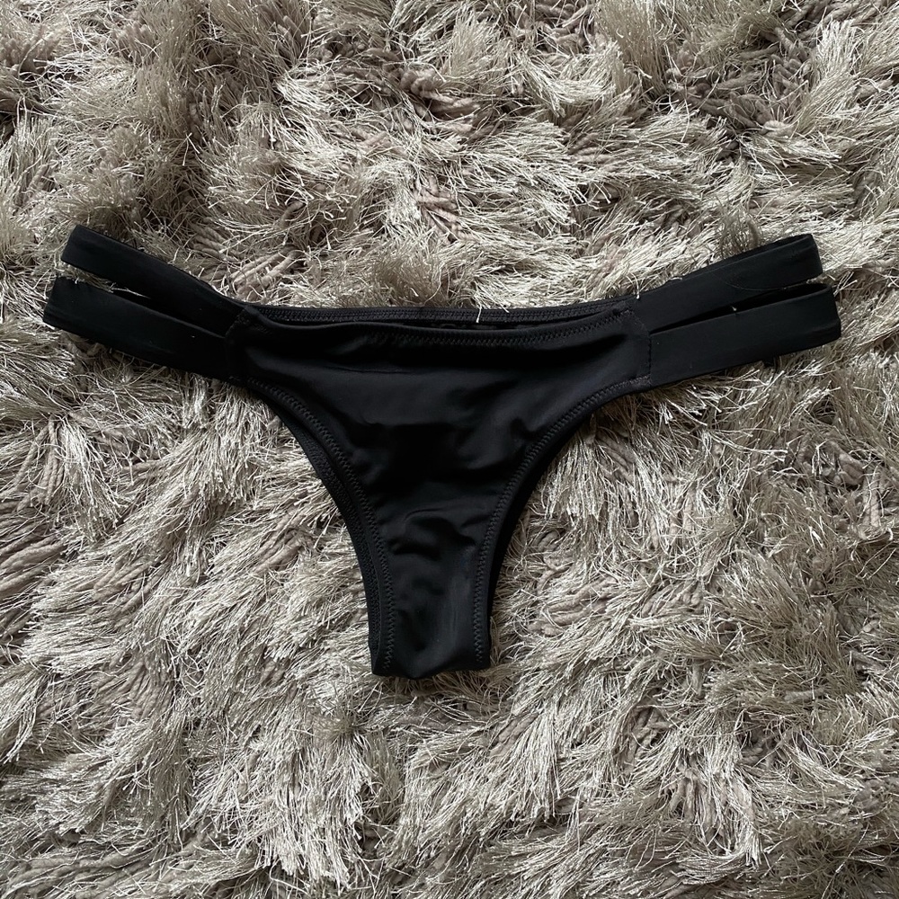 Black bikini bottoms